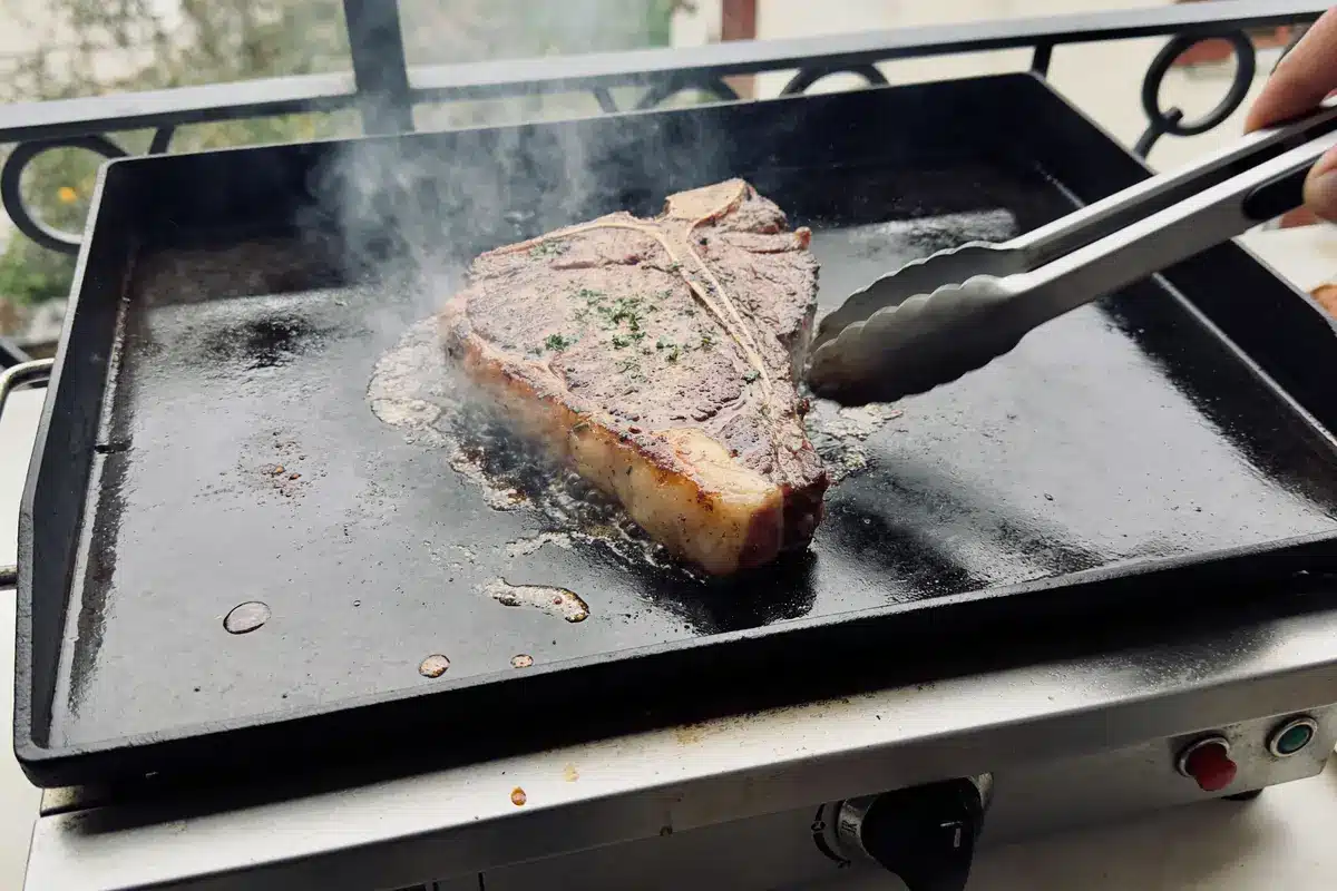 Cuisson côte de bœuf à la plancha : Secrets pour réussir!